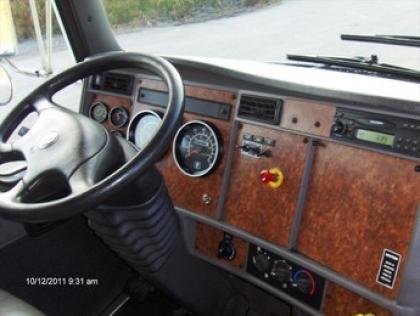 2005 KENWORTH T300 4