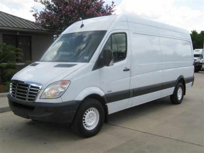 2007 INTERNATIONAL SPRINTER 2500  CARGO VAN