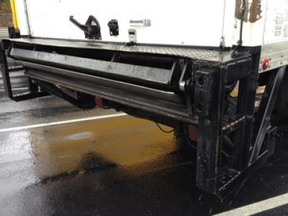 2007 FREIGHTLINER M2 7