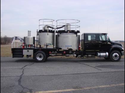 2010 INTERNATIONAL 4400 SBA FUEL TRUCK