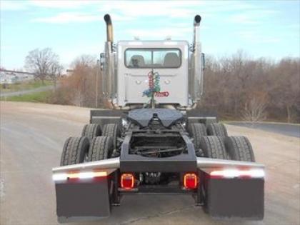 2011 PETERBILT 386 3