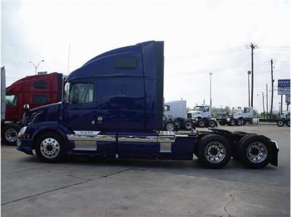 2013 VOLVO VNL64T670 2